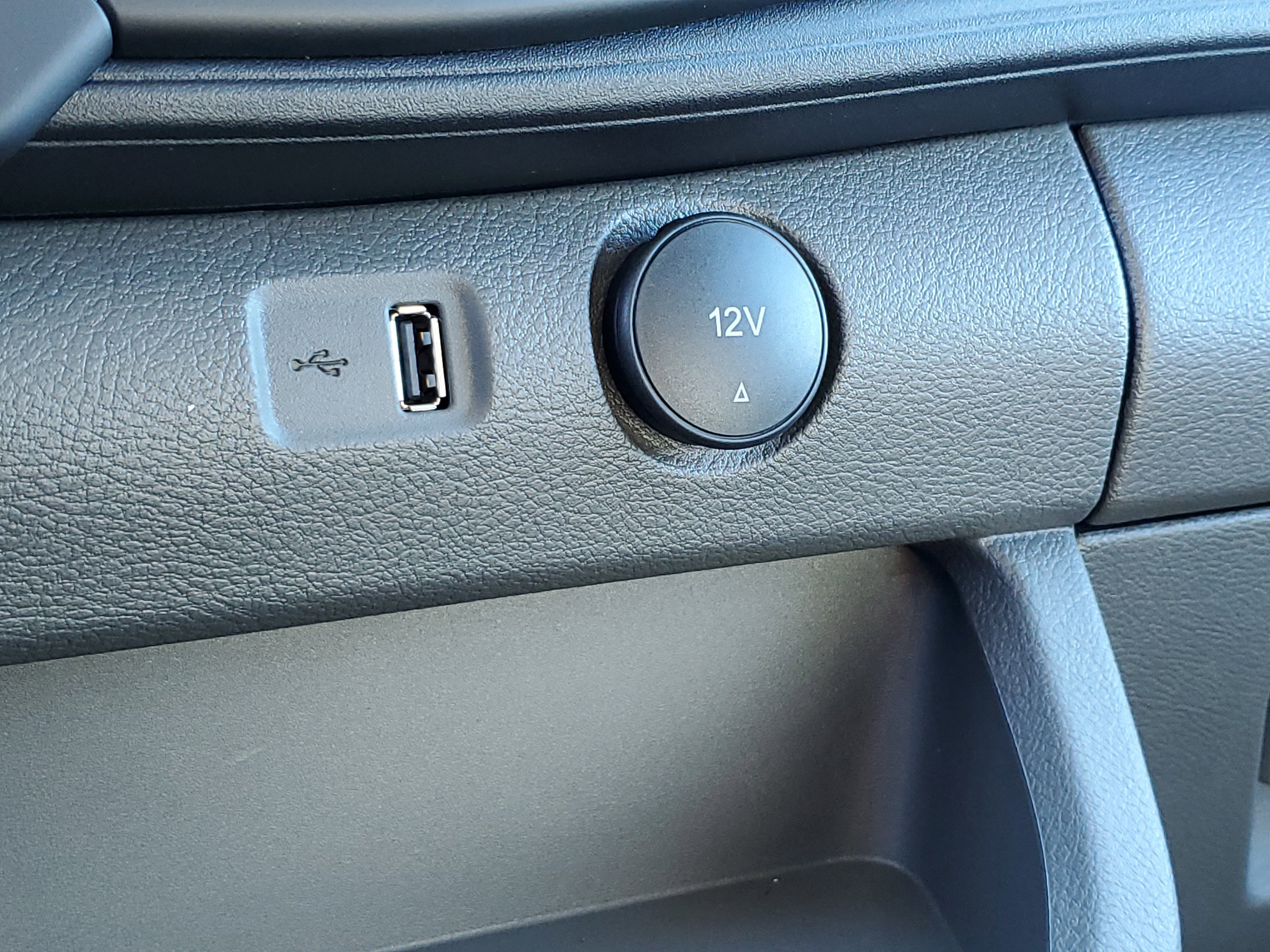 New 2025 Ford Transit 250 148 Medium Roof w/ Load Area Protection Package image 27