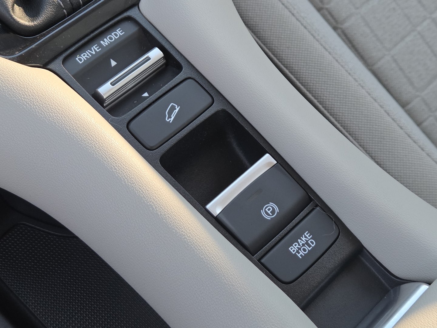 Used 2024 Honda HR-V LX image 5