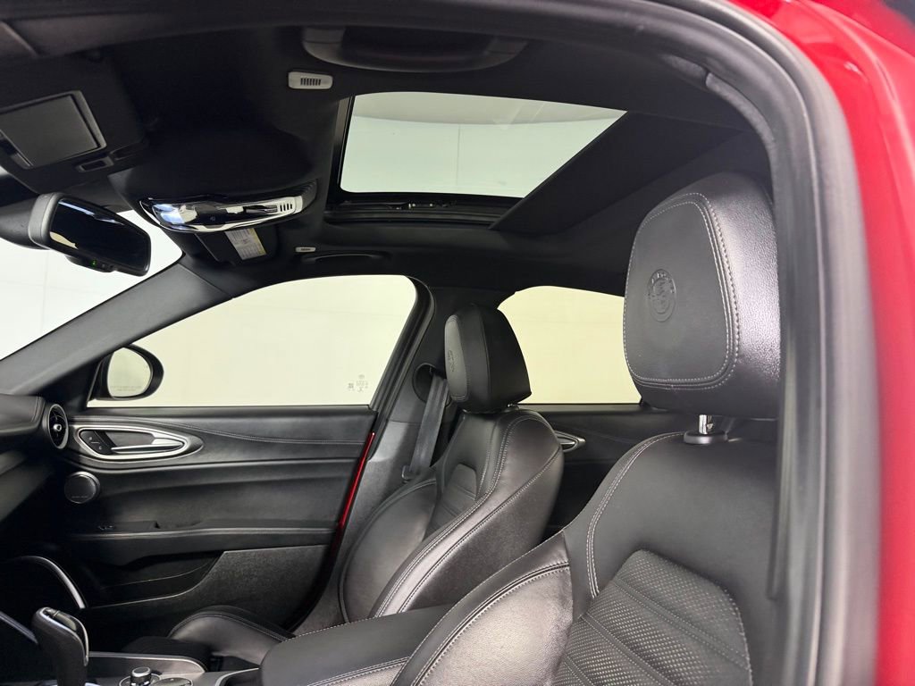 Used 2023 Alfa Romeo Giulia Veloce image 25