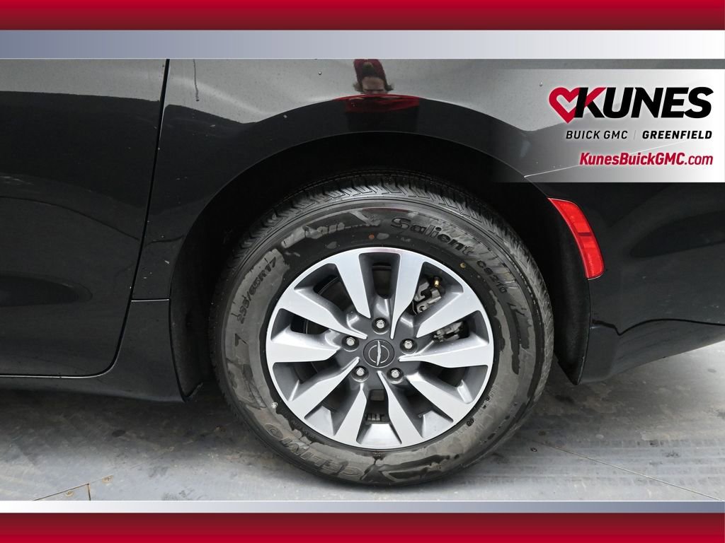 Used 2024 Chrysler Pacifica Select FWD image 14