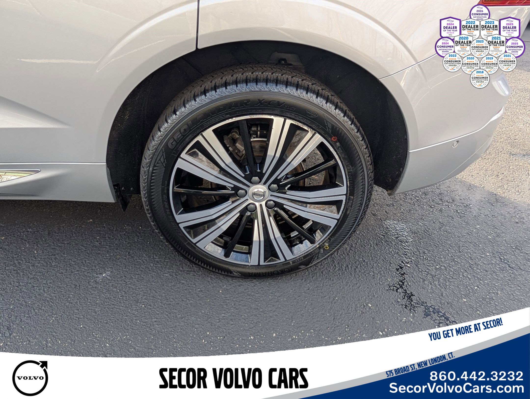 Certified 2023 Volvo XC60 B5 Plus image 30