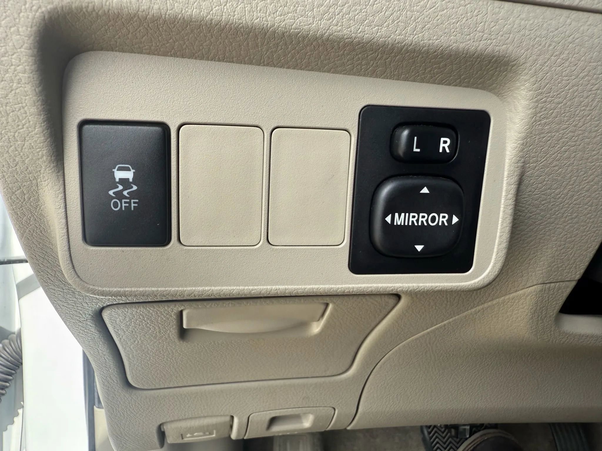 Used 2013 Toyota Corolla L image 17