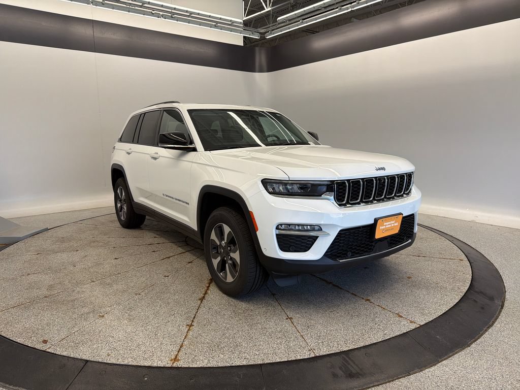Used 2022 Jeep Grand Cherokee Limited 4xe w/ Luxury Tech Group II AWD/4WD image 3