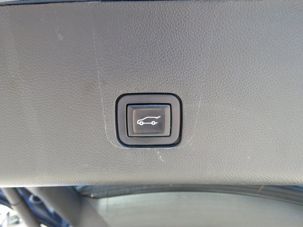 Used 2022 Chevrolet Traverse LT w/ LT Premium Package image 20