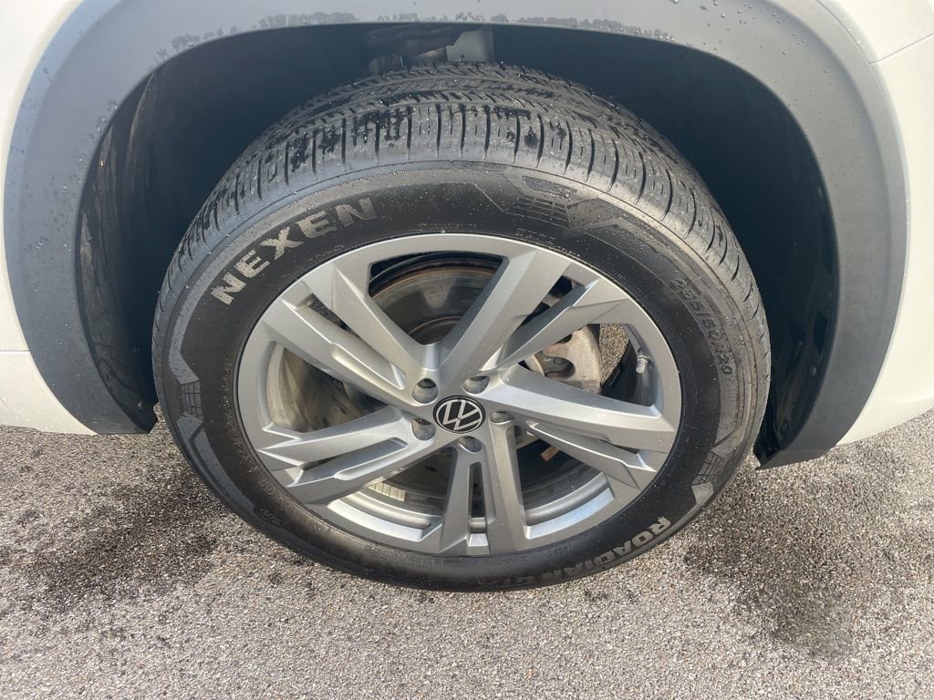 Used 2024 Volkswagen Atlas Cross Sport SEL R-Line image 12