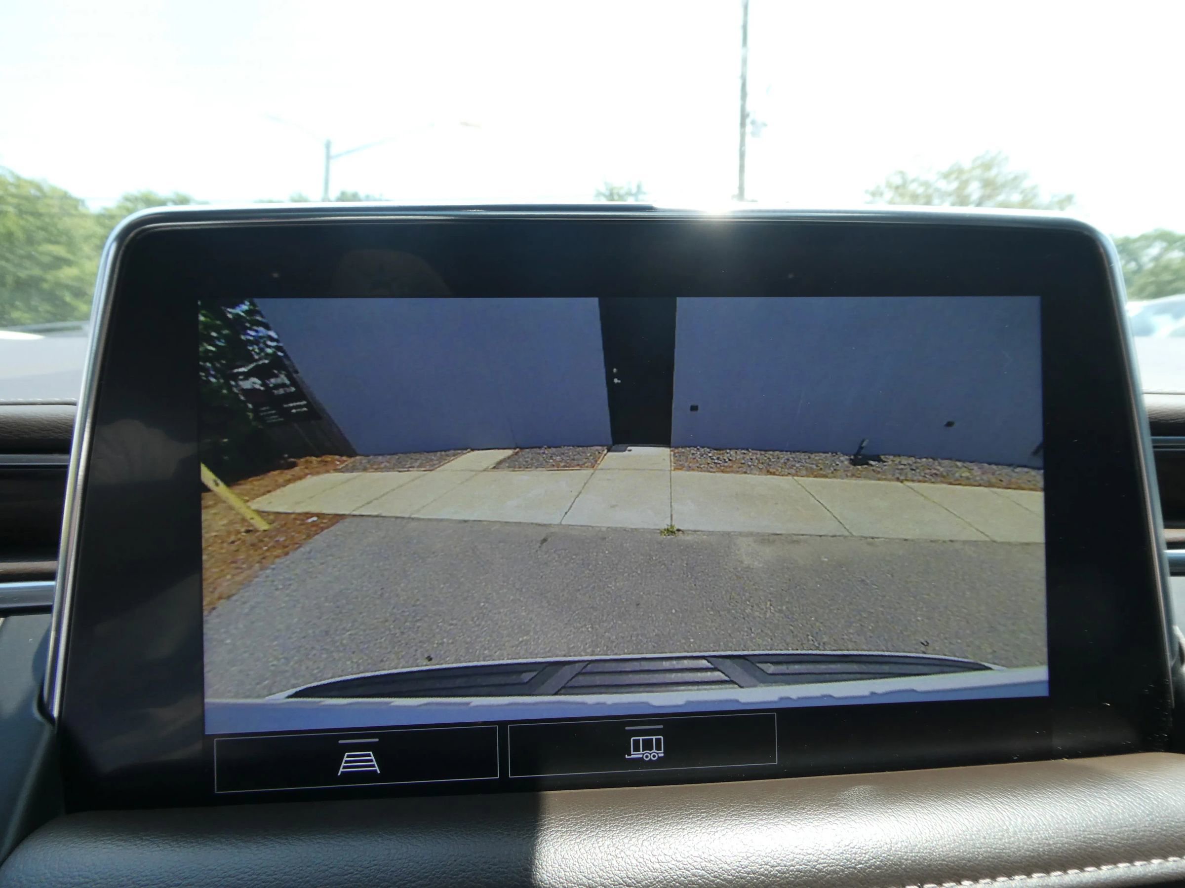 Used 2021 Chevrolet Suburban LT w/ Rear Media and Nav Package AWD/4WD image 23