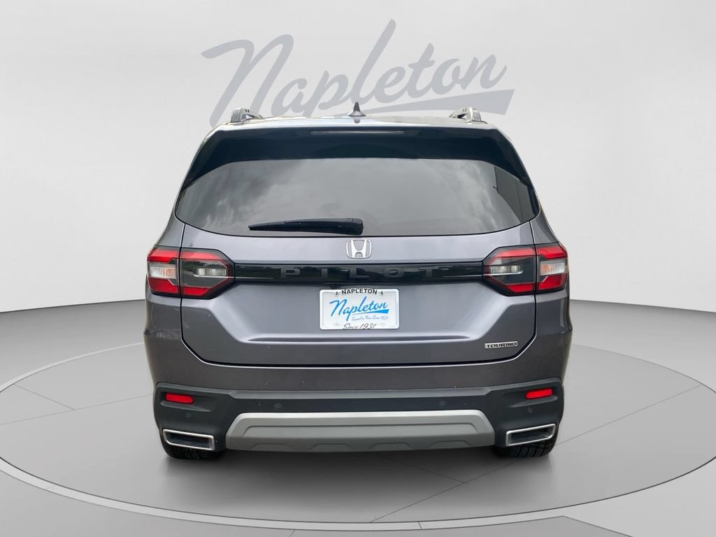 Used 2025 Honda Pilot Touring image 4