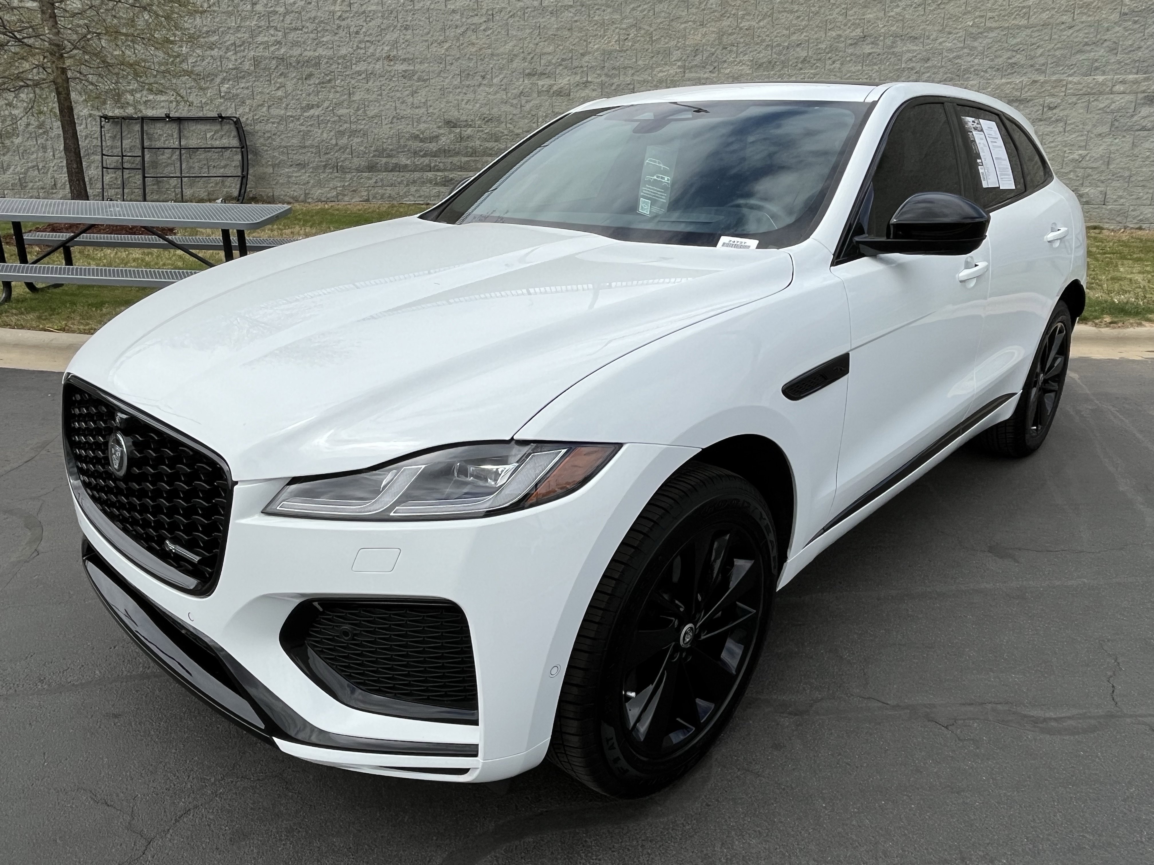 Certified 2025 Jaguar F-PACE R-Dynamic S AWD/4WD image 2