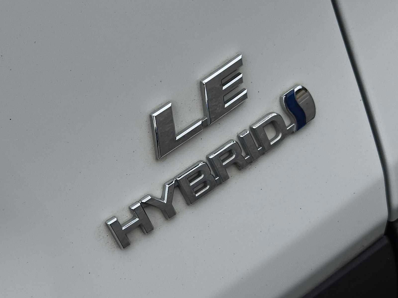 Used 2020 Toyota RAV4 LE image 10