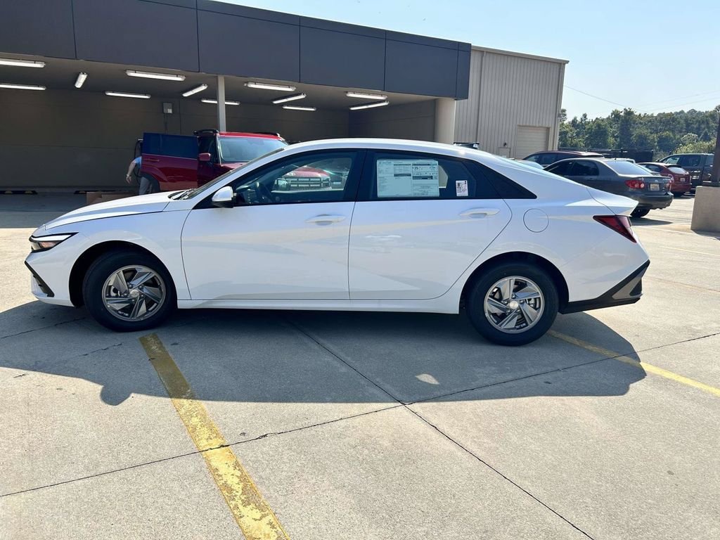 New 2026 Hyundai Elantra SE FWD image 6