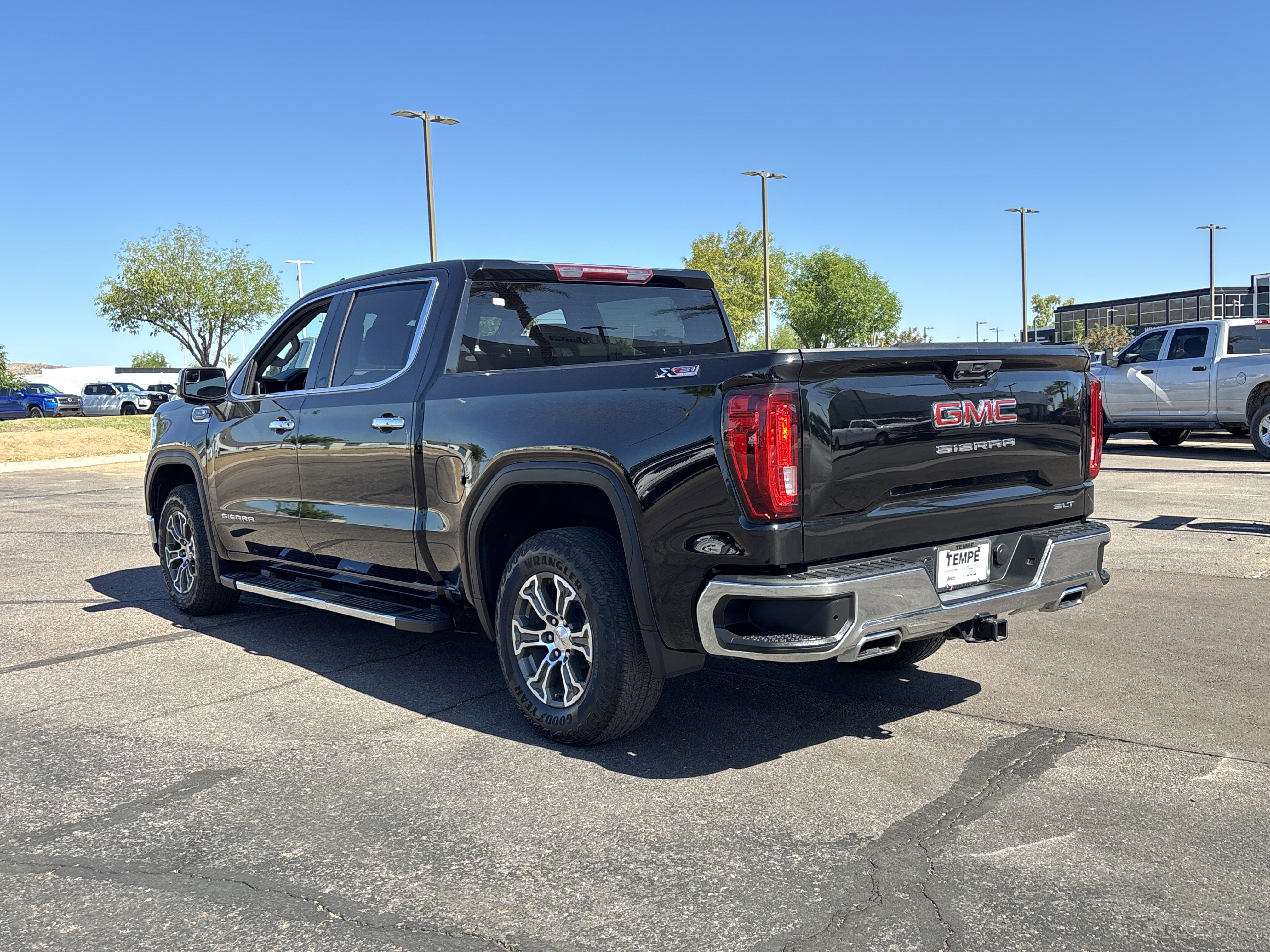 Used 2023 GMC Sierra 1500 SLT w/ SLT Convenience Package AWD/4WD image 3