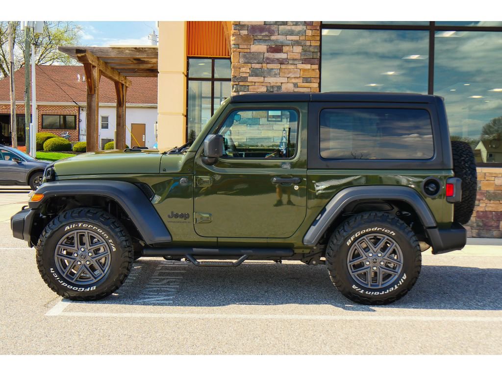 Used 2024 Jeep Wrangler Sport AWD/4WD image 6