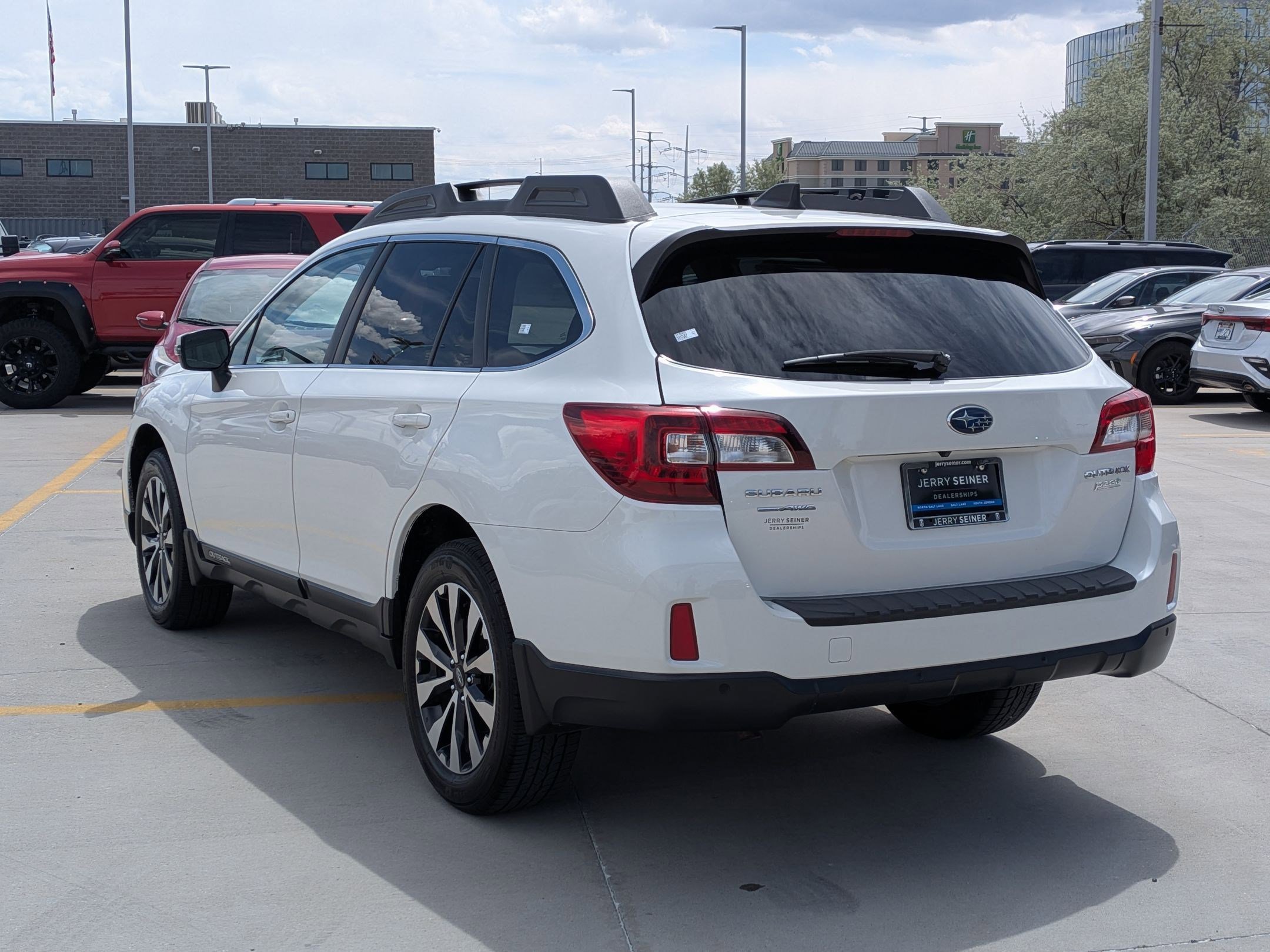 Used 2017 Subaru Outback 2.5i Limited AWD/4WD image 3