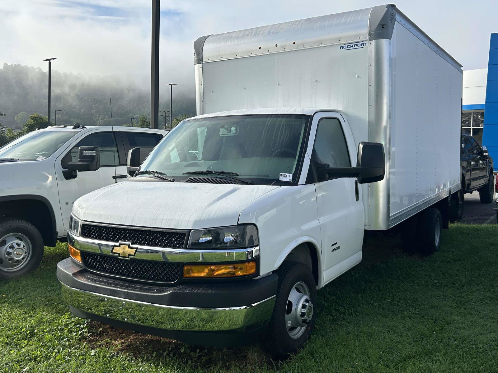 New 2026 Chevrolet Express 4500 w/ Power Convenience Package RWD image 3