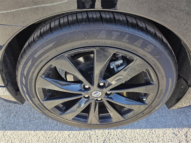 Used 2022 Nissan Maxima SR w/ Sport Mat Group image 9