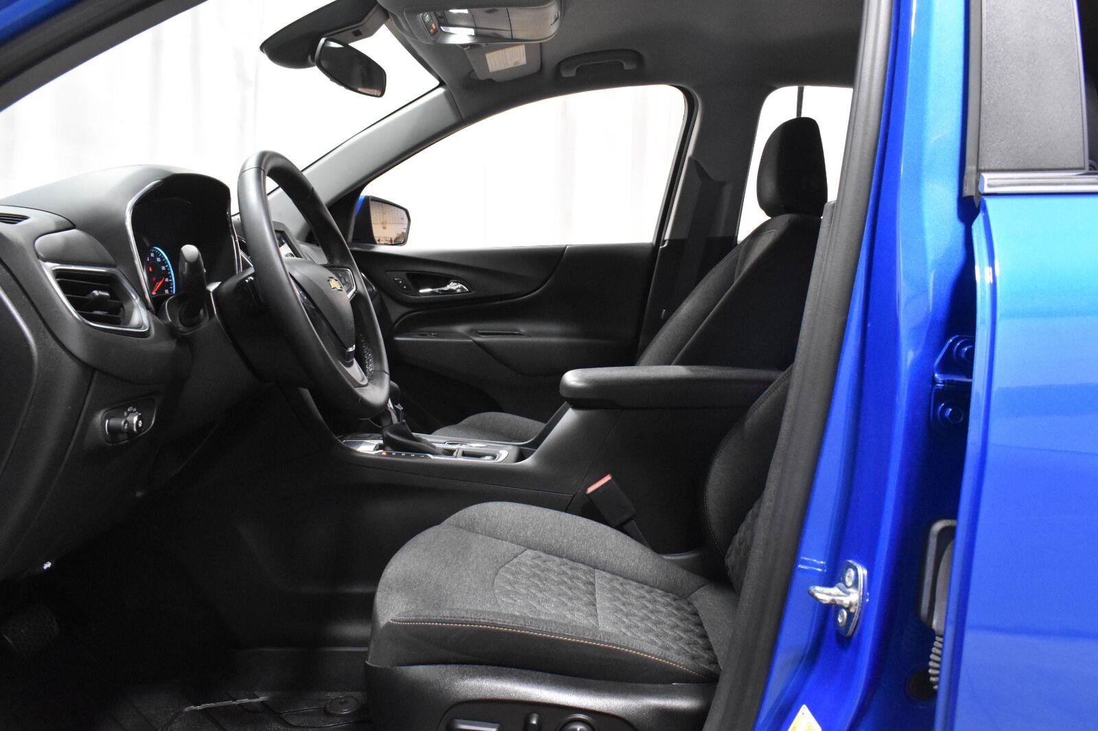 Used 2024 Chevrolet Equinox LT w/ LPO, Floor Liner Package FWD image 3