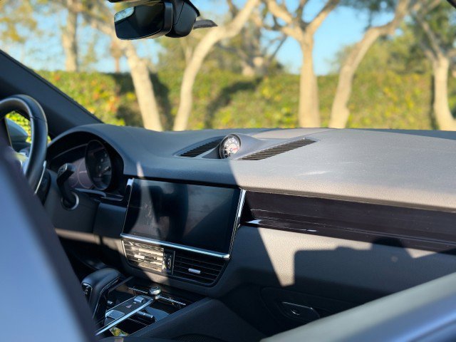 Used 2023 Porsche Cayenne Coupe image 25