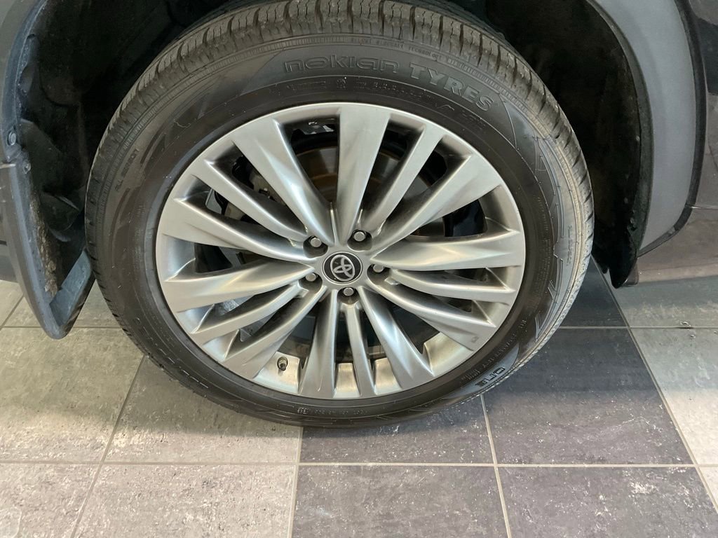 Used 2024 Toyota Highlander Platinum image 6