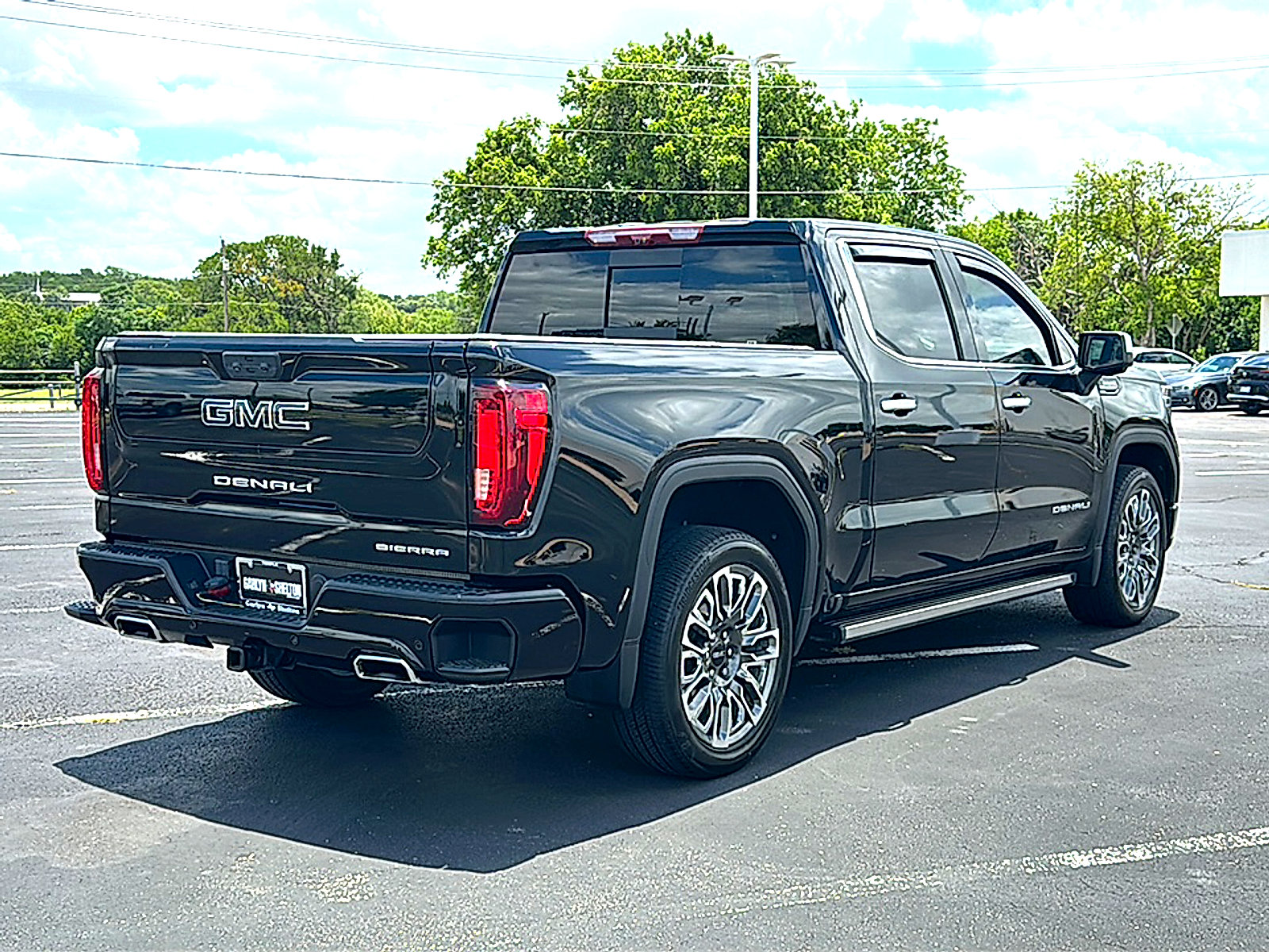 Used 2023 GMC Sierra 1500 Denali Ultimate AWD/4WD image 8