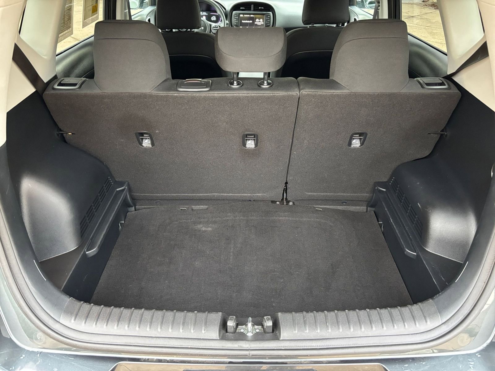 Used 2025 Kia Soul LX w/ LX Technology Package FWD image 31