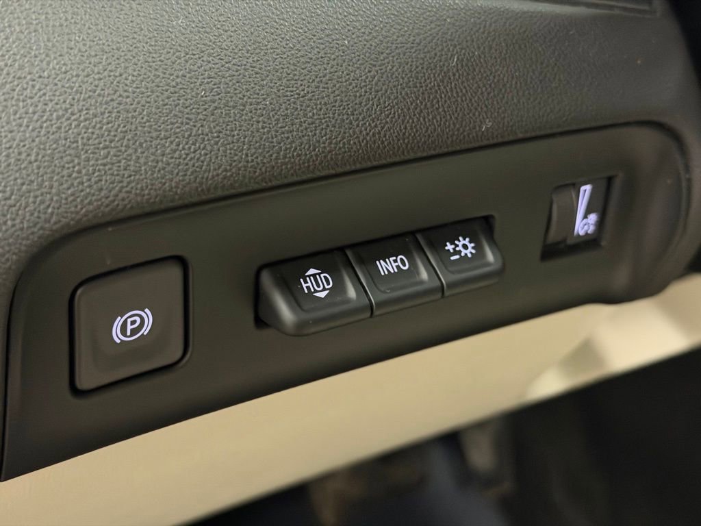 Certified 2022 Buick Enclave Avenir w/ Avenir Technology Package image 39