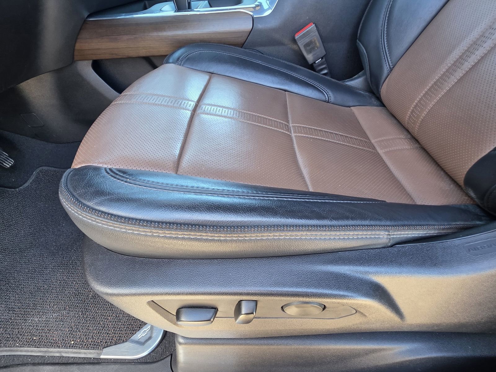 Used 2024 Chevrolet Silverado 1500 High Country w/ Technology Package image 22