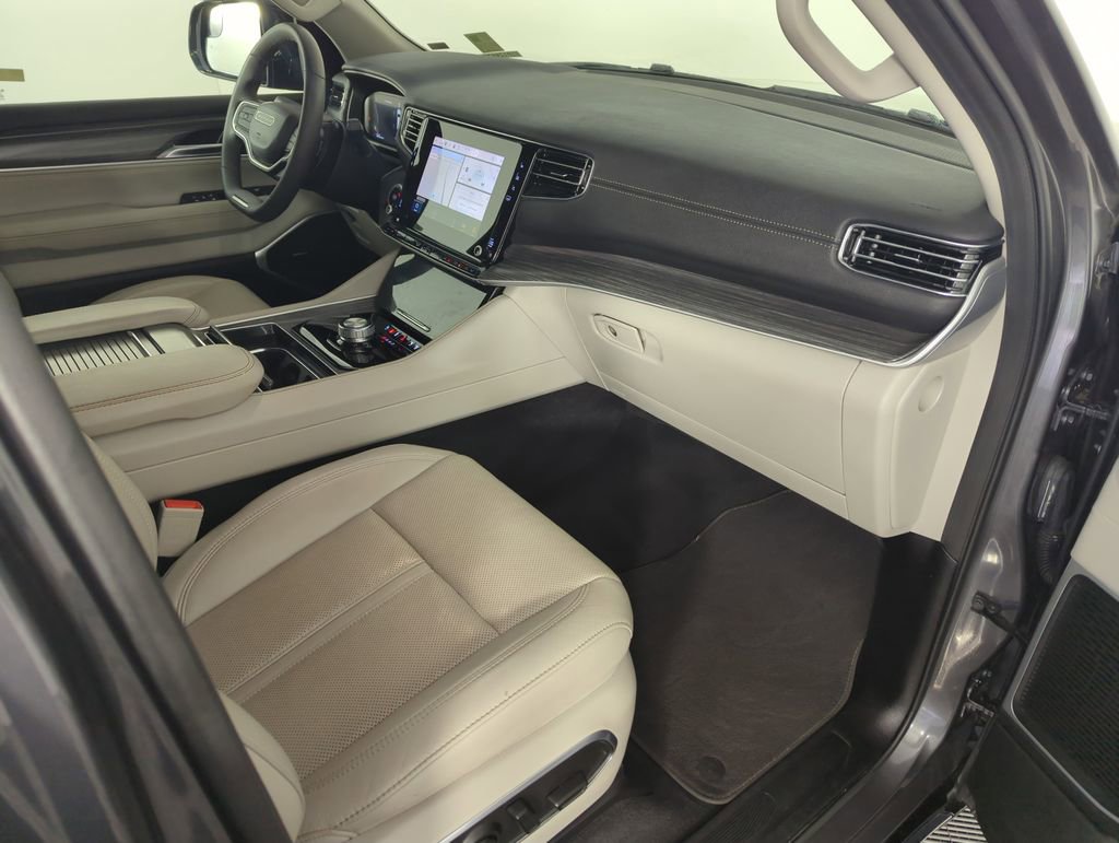 Used 2024 Jeep Wagoneer L Series II image 37