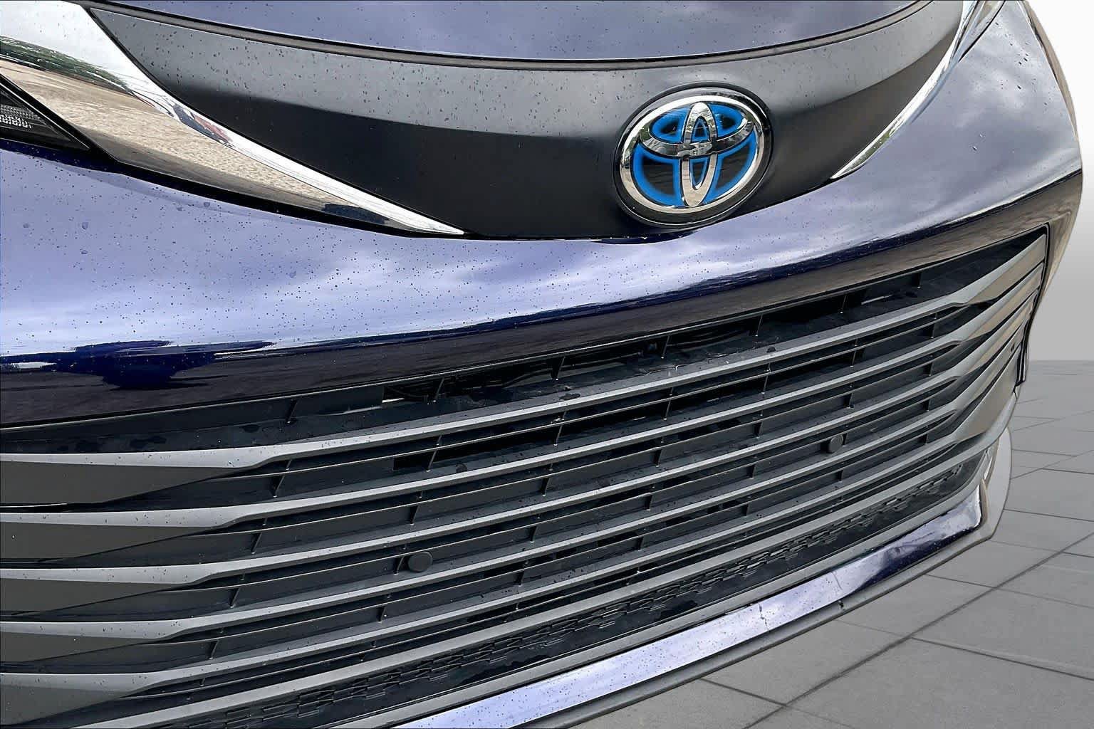 Used 2025 Toyota Sienna XLE FWD image 29