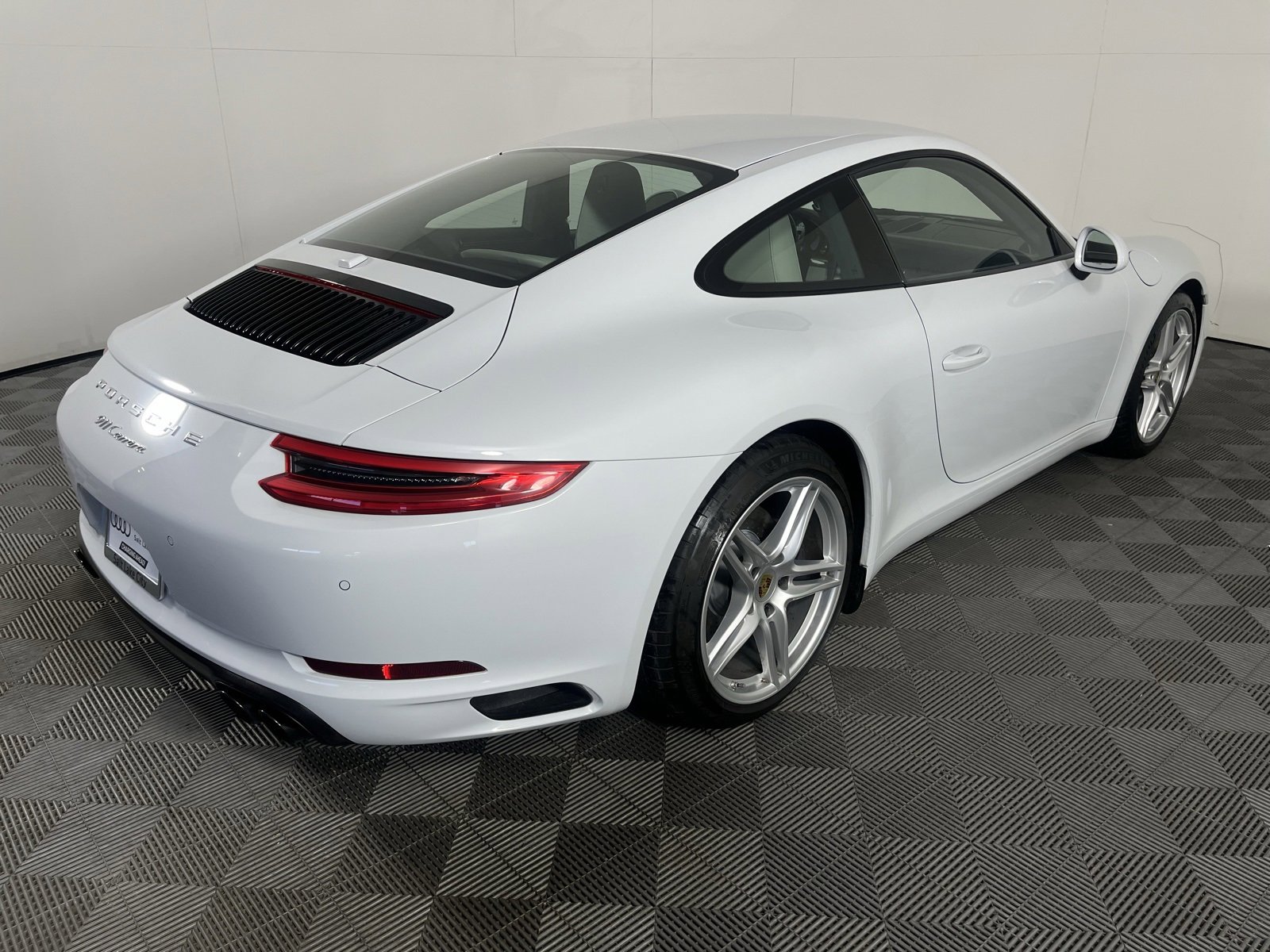 Used 2018 Porsche 911 Carrera image 7