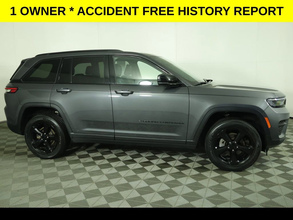 Used 2023 Jeep Grand Cherokee Altitude AWD/4WD image 2
