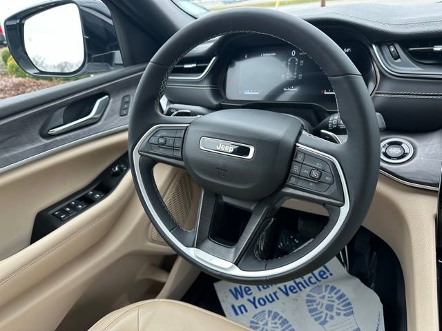 Used 2023 Jeep Grand Cherokee L Limited AWD/4WD image 34