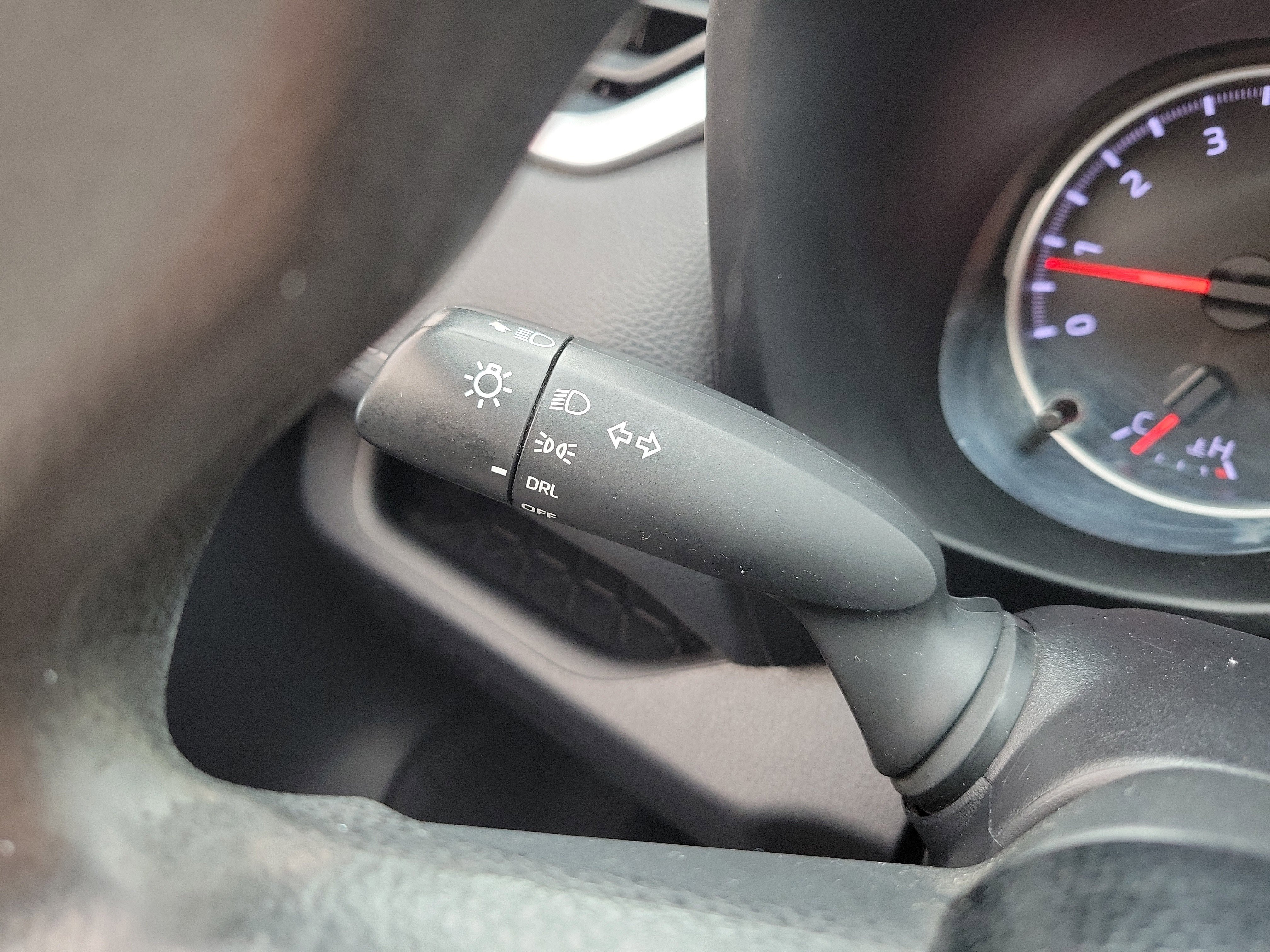 Used 2021 Toyota RAV4 LE image 29