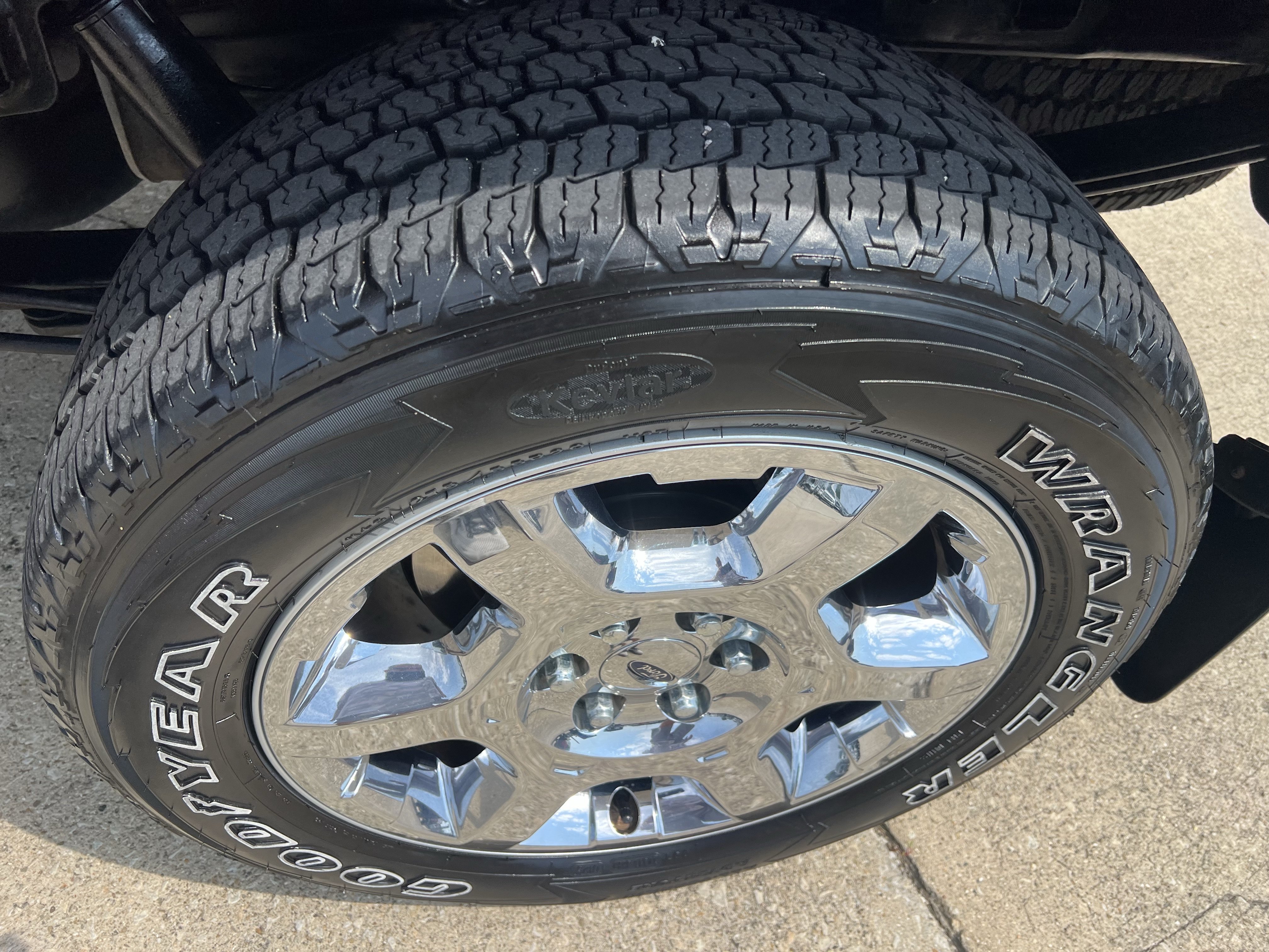 Used 2014 Ford F150 Lariat w/ Lariat Chrome Package AWD/4WD image 5