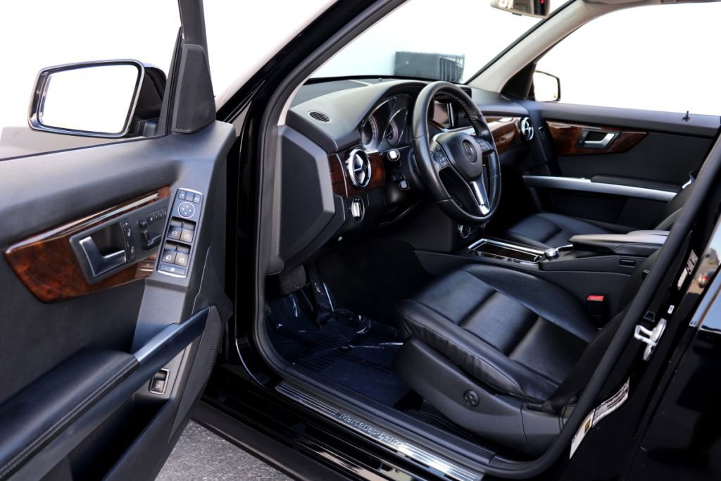 Used 2015 Mercedes-Benz GLK 350 2WD w/ Premium 1 Package image 2
