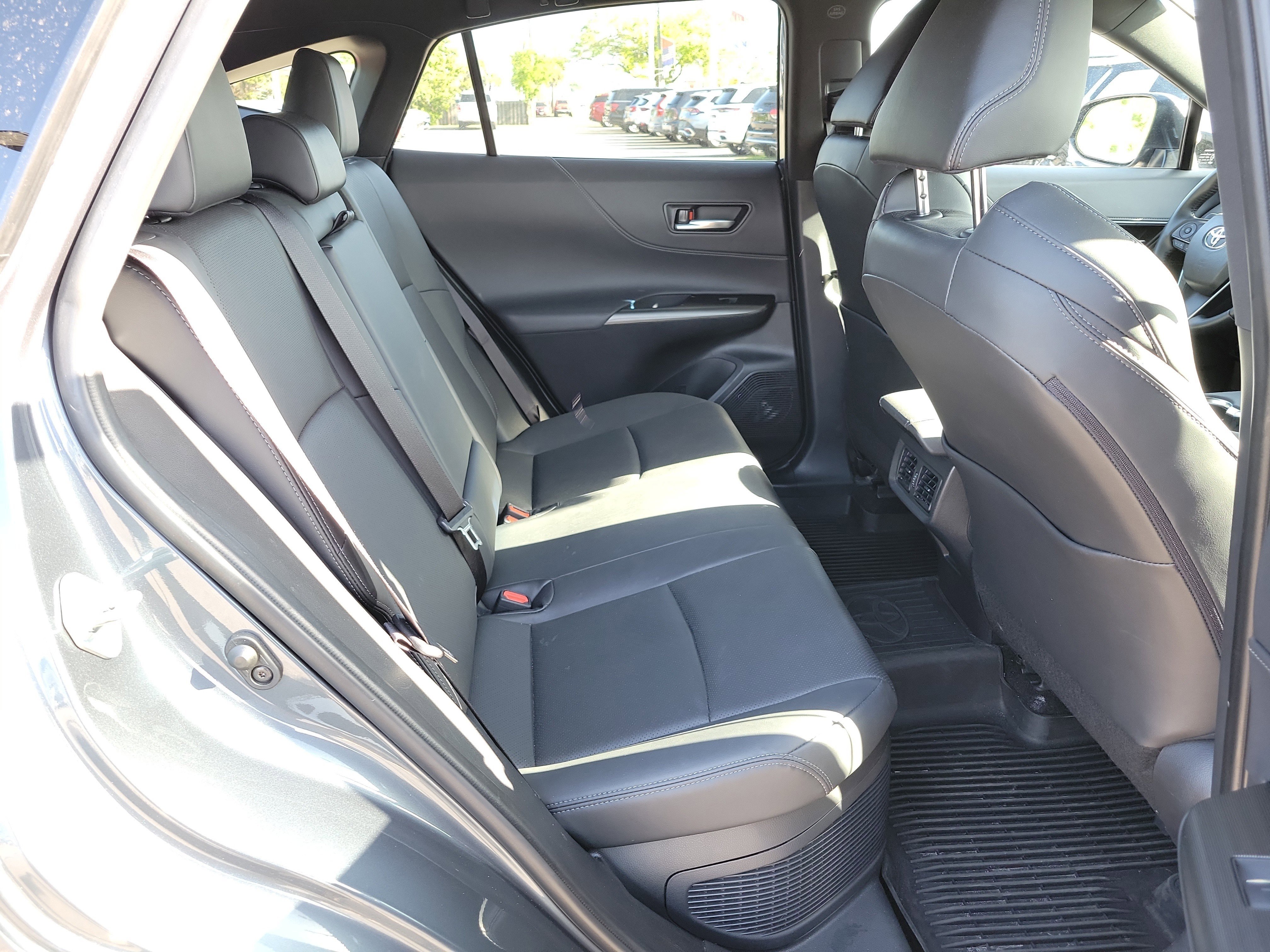 Used 2024 Toyota Venza Limited image 12