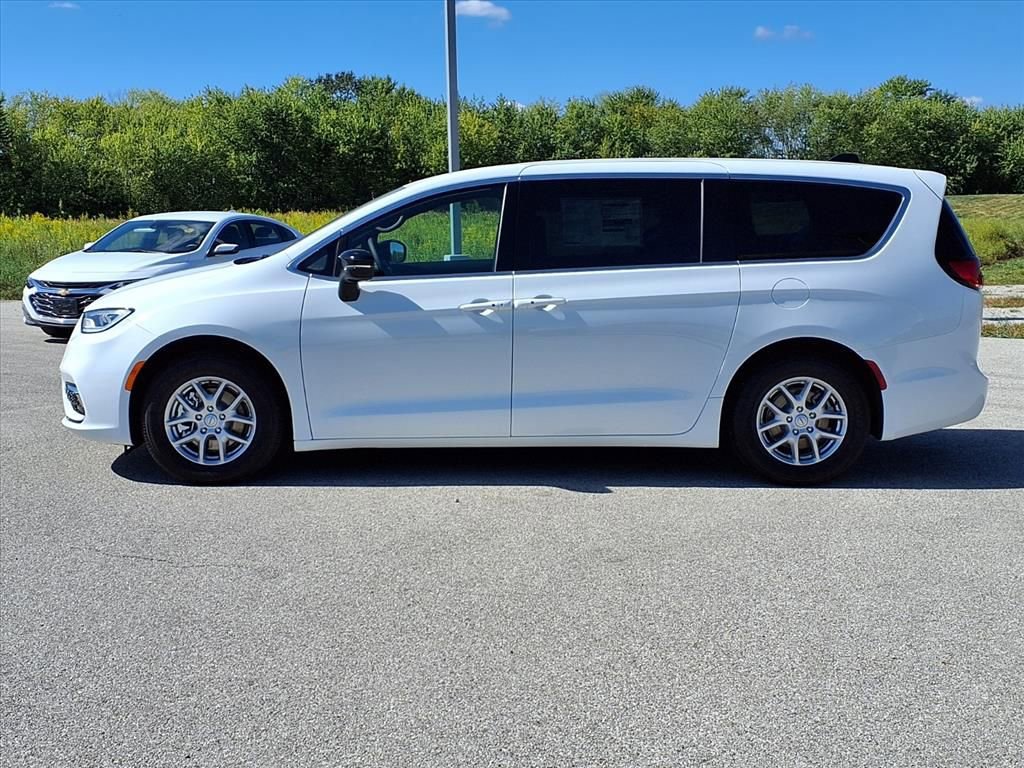 New 2026 Chrysler Pacifica Select image 23