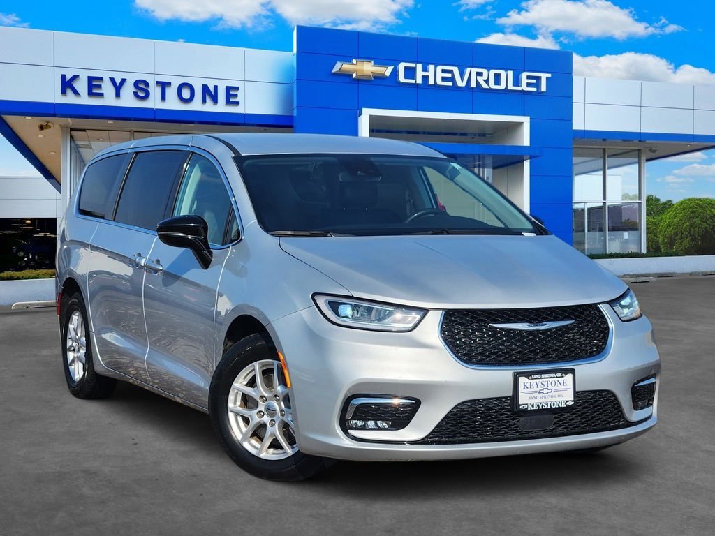 Used 2024 Chrysler Pacifica Touring-L FWD image 1