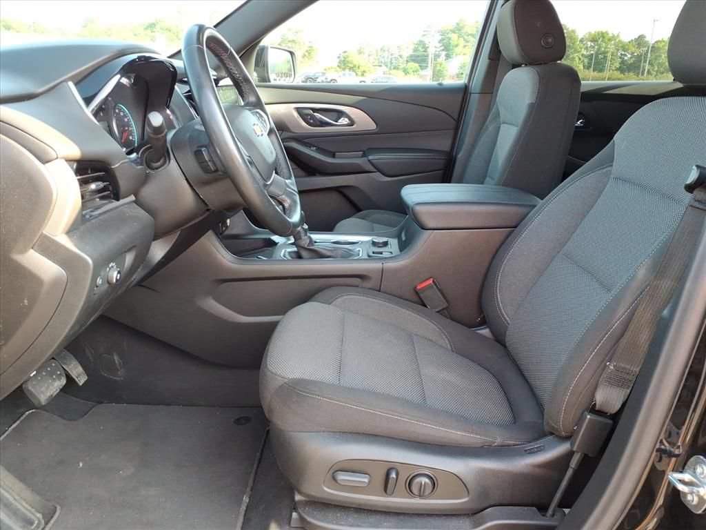 Used 2023 Chevrolet Traverse LT AWD/4WD image 3