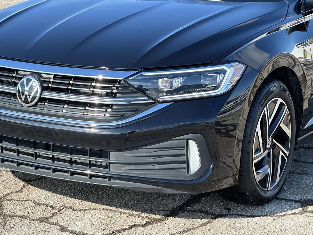 Certified 2022 Volkswagen Jetta SEL image 8