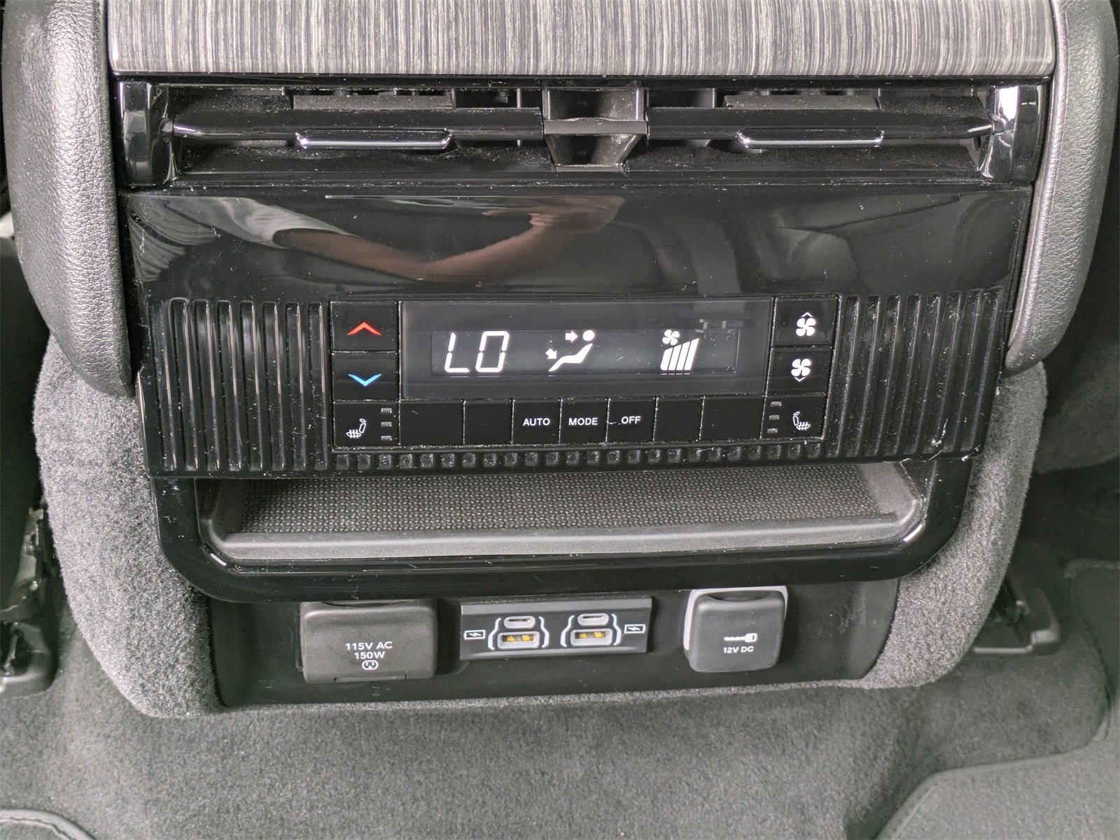 Used 2024 Jeep Wagoneer L Series III w/ Flexible Seating Group image 16