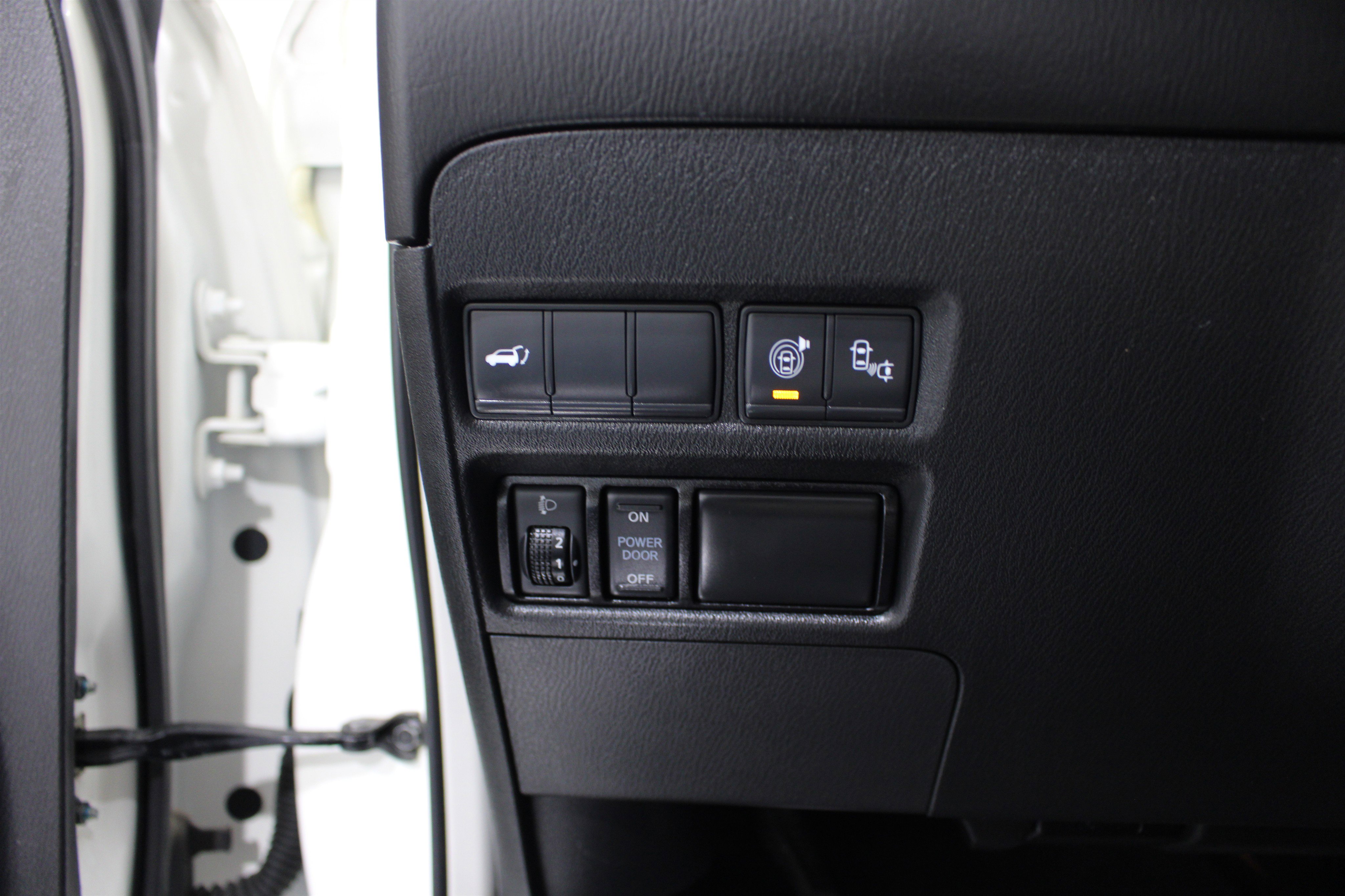 Used 2017 Nissan Armada Platinum w/ Captain Seat Package AWD/4WD image 9