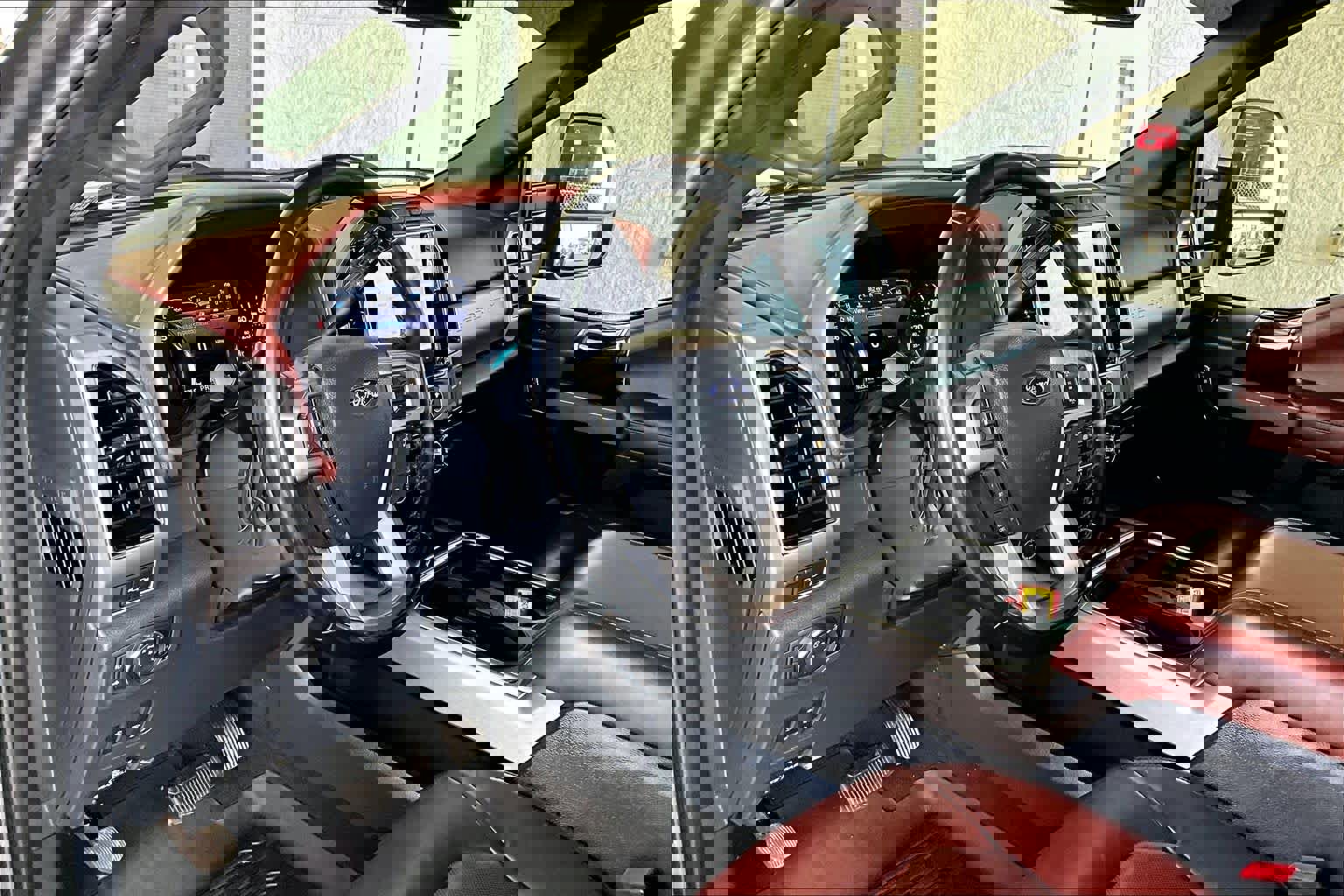 Used 2022 Ford F350 Platinum w/ FX4 Off-Road Package image 17