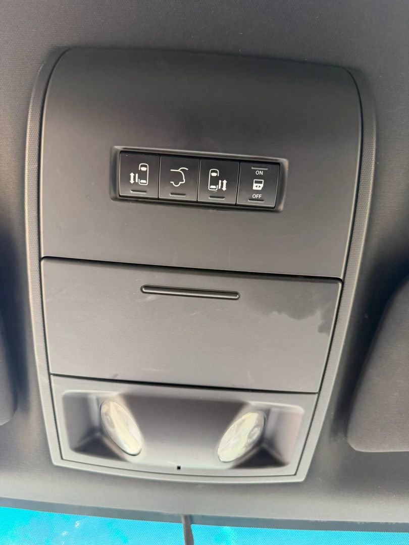 Used 2017 Dodge Grand Caravan SXT FWD image 27