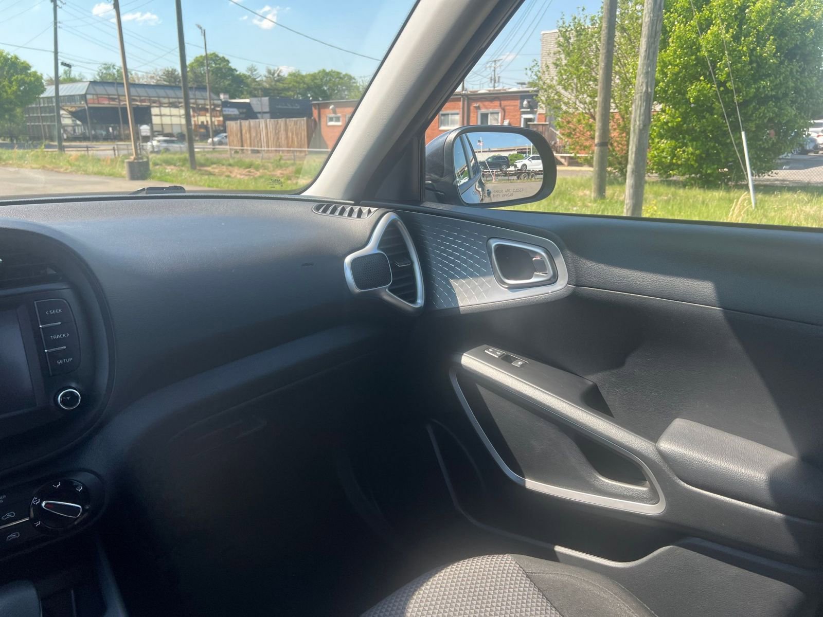 Used 2025 Kia Soul LX w/ LX Technology Package FWD image 33