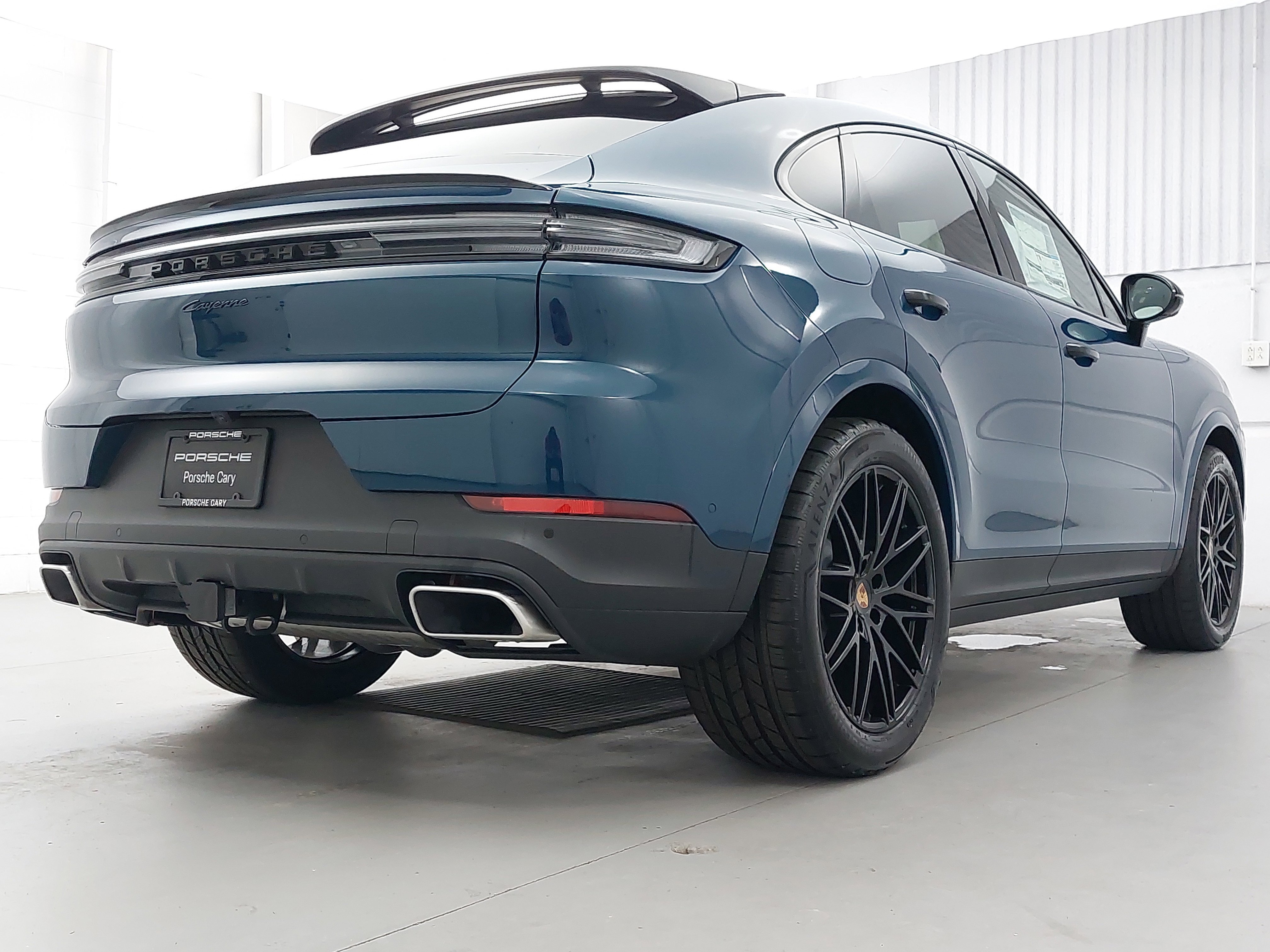 New 2025 Porsche Cayenne Coupe image 7