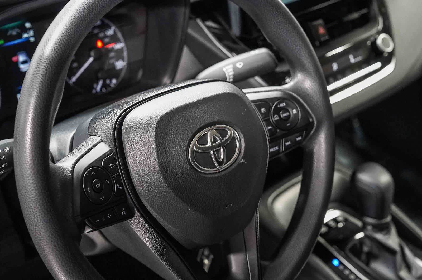 Certified 2025 Toyota Corolla LE FWD image 21