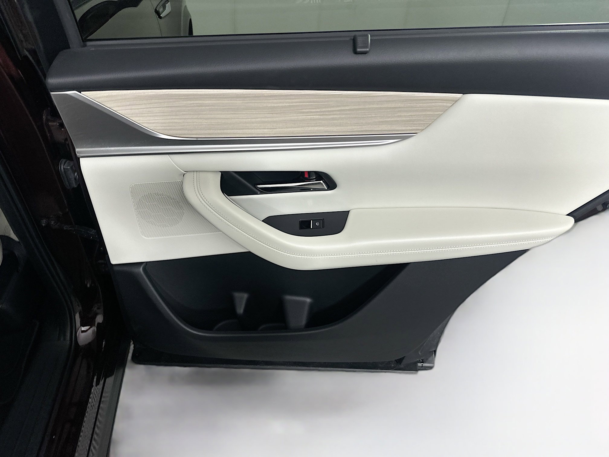 Used 2024 MAZDA CX-90 Plug-In Hybrid w/ Premium Plus image 33