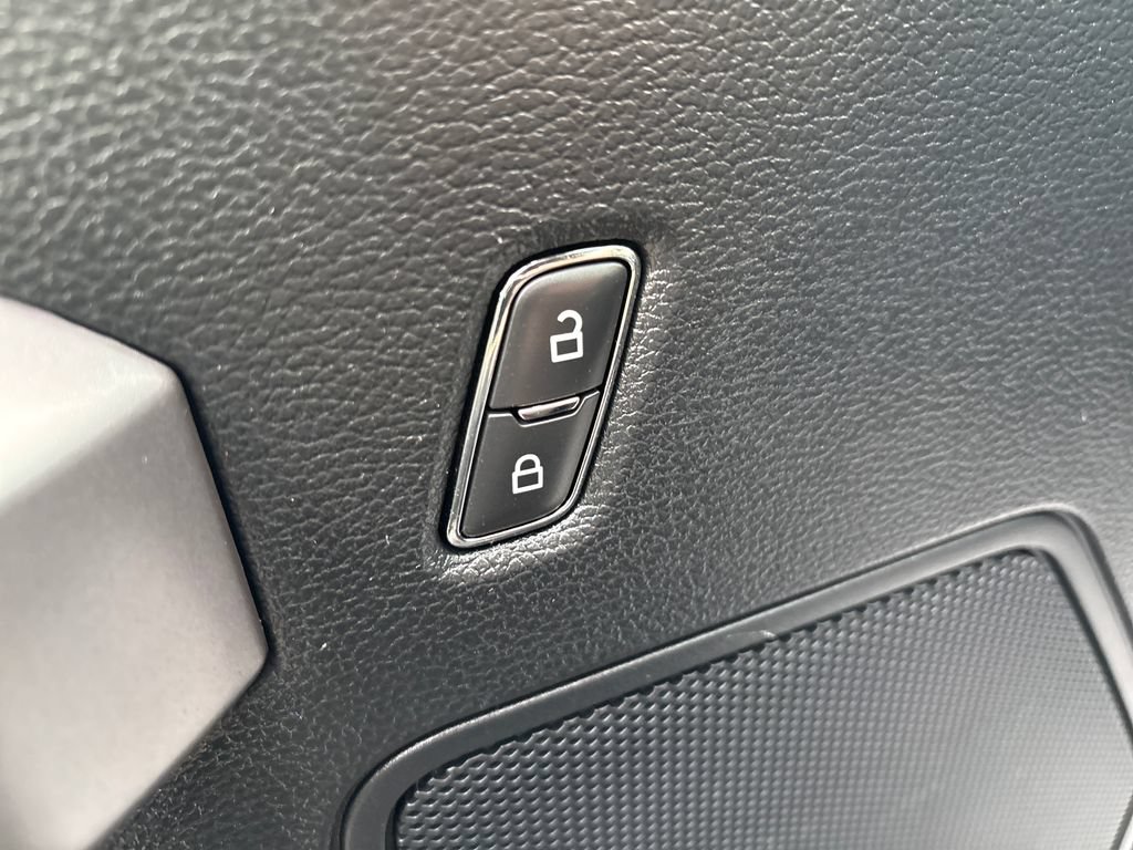 Used 2019 Ford F150 XLT w/ Equipment Group 302A Luxury AWD/4WD image 15