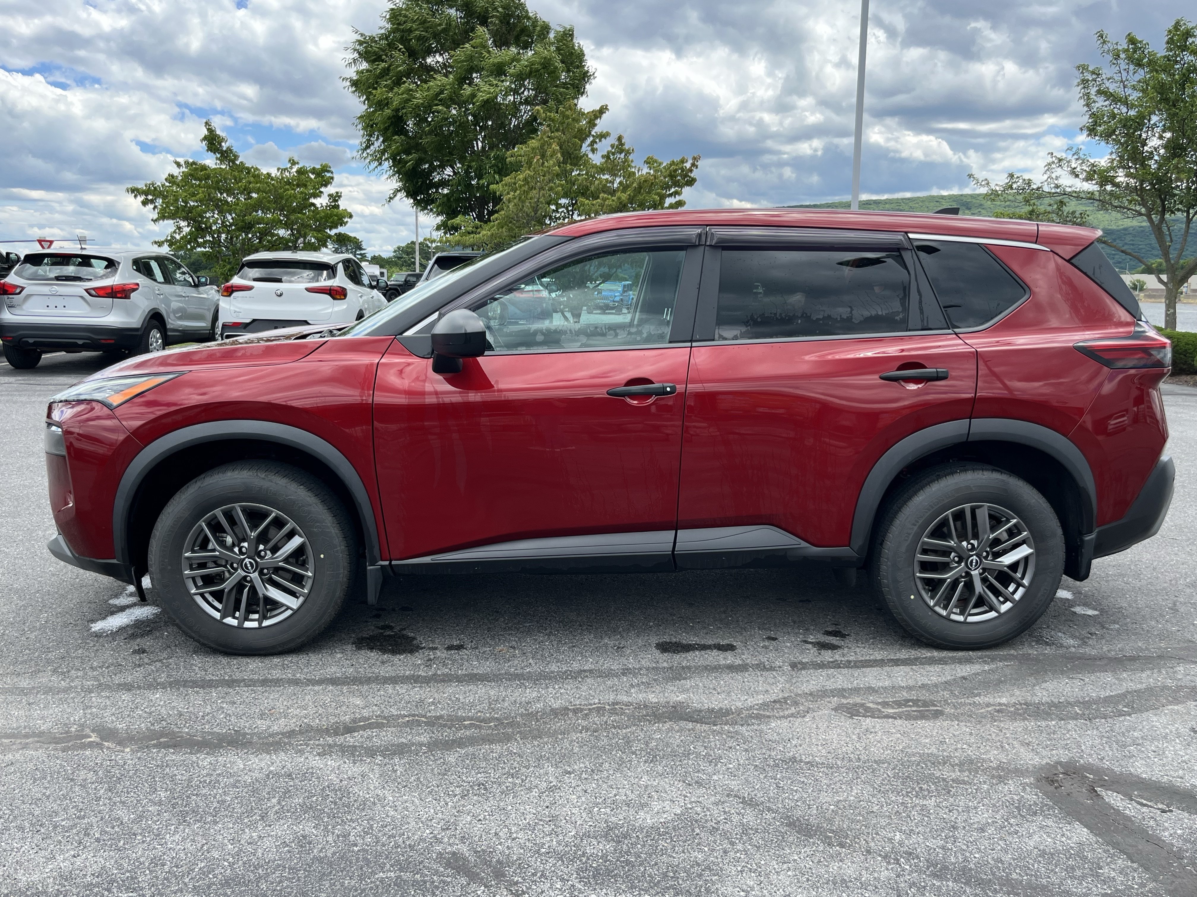 Used 2023 Nissan Rogue S AWD/4WD image 9