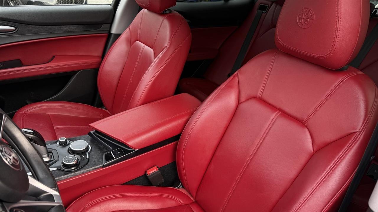 Used 2019 Alfa Romeo Stelvio AWD image 30
